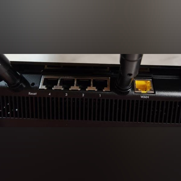 NETGEAR Nighthawk Smart Wi-Fi Router, R6700 - Picture 7 of 7